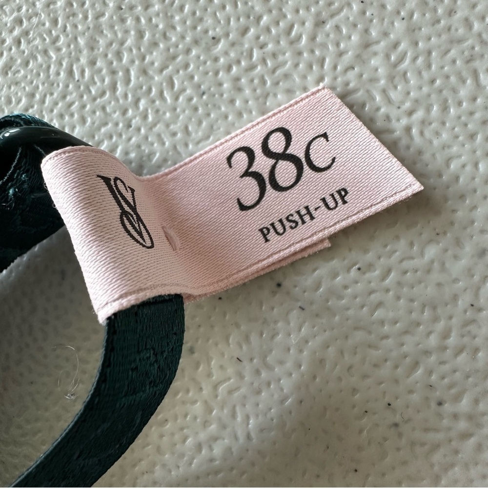Victoria secret push up bra - Picture 5 of 6